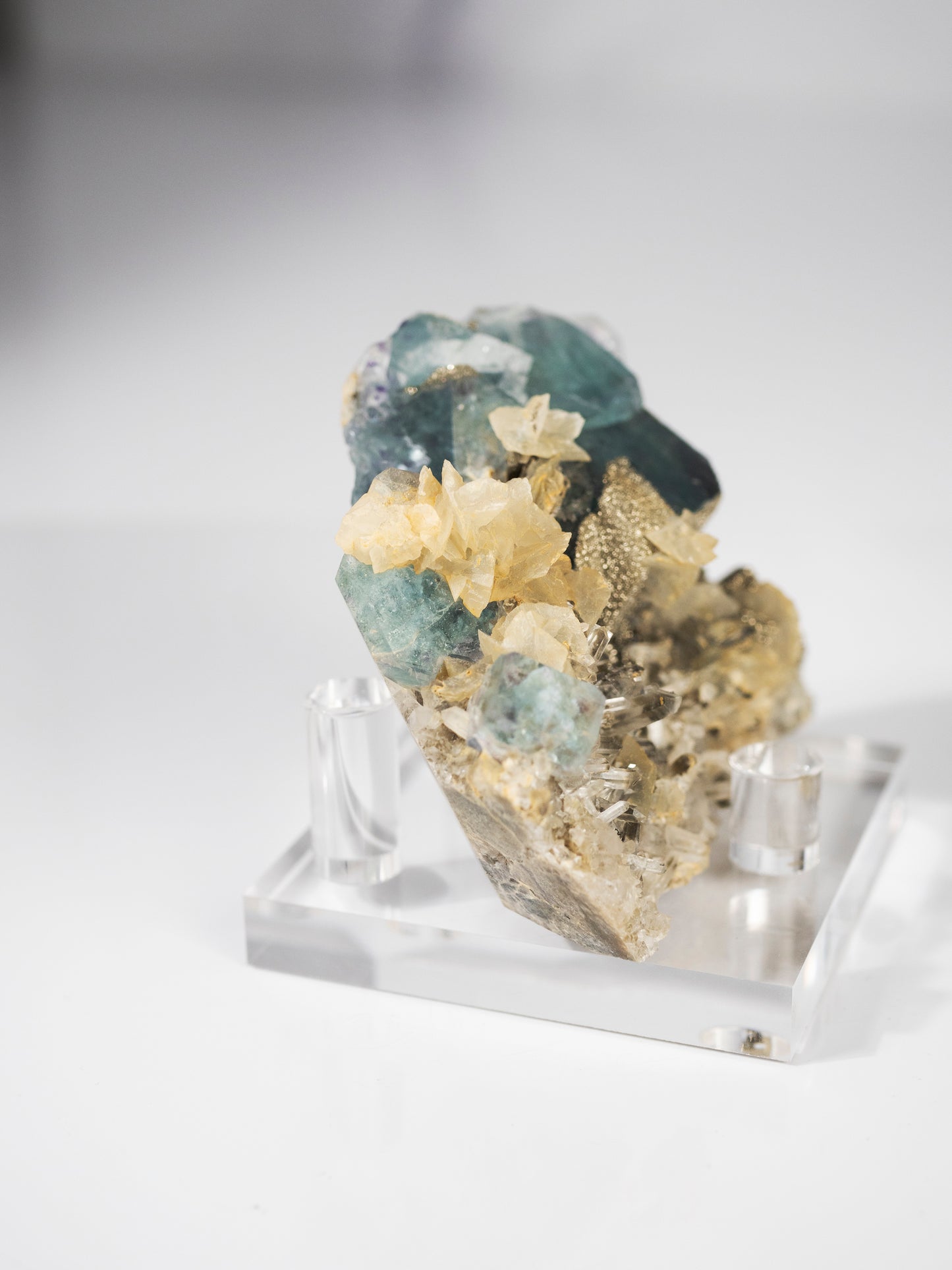 Fluorite, Chalcopyrite, Quartz, Calcite from Yindu Mine, China