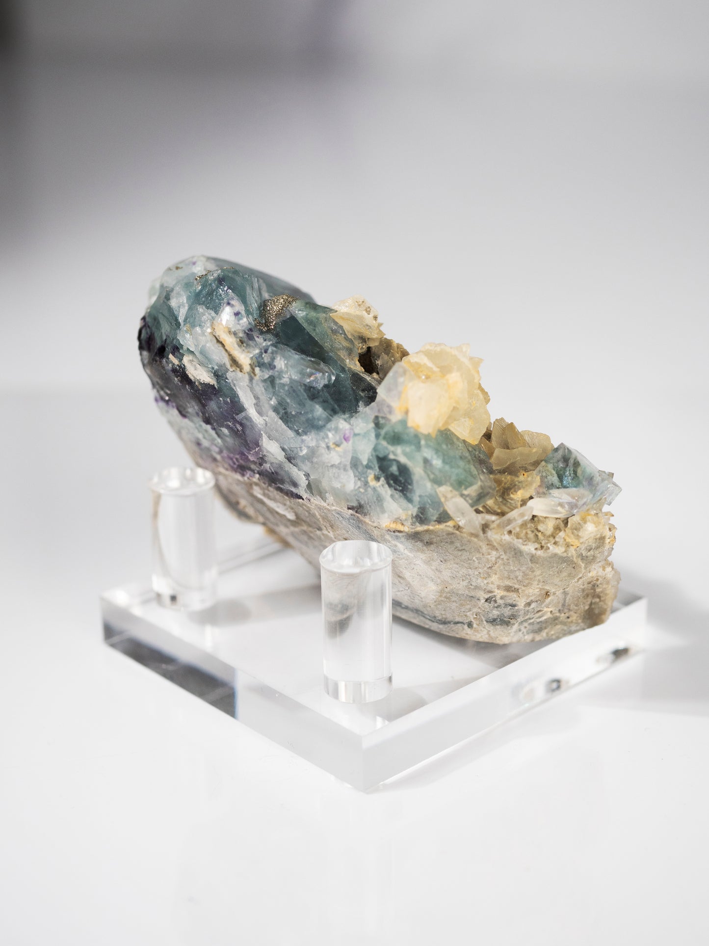 Fluorite, Chalcopyrite, Quartz, Calcite from Yindu Mine, China