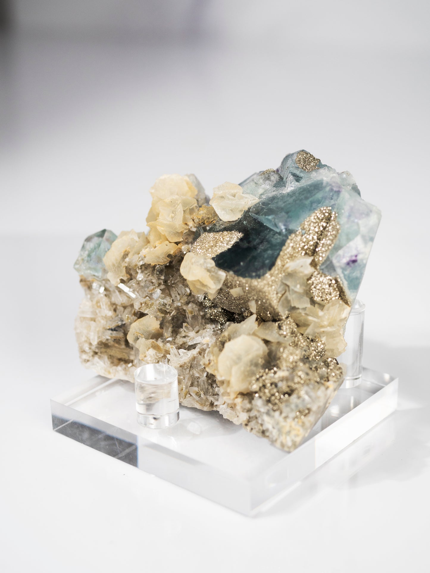 Fluorite, Chalcopyrite, Quartz, Calcite from Yindu Mine, China