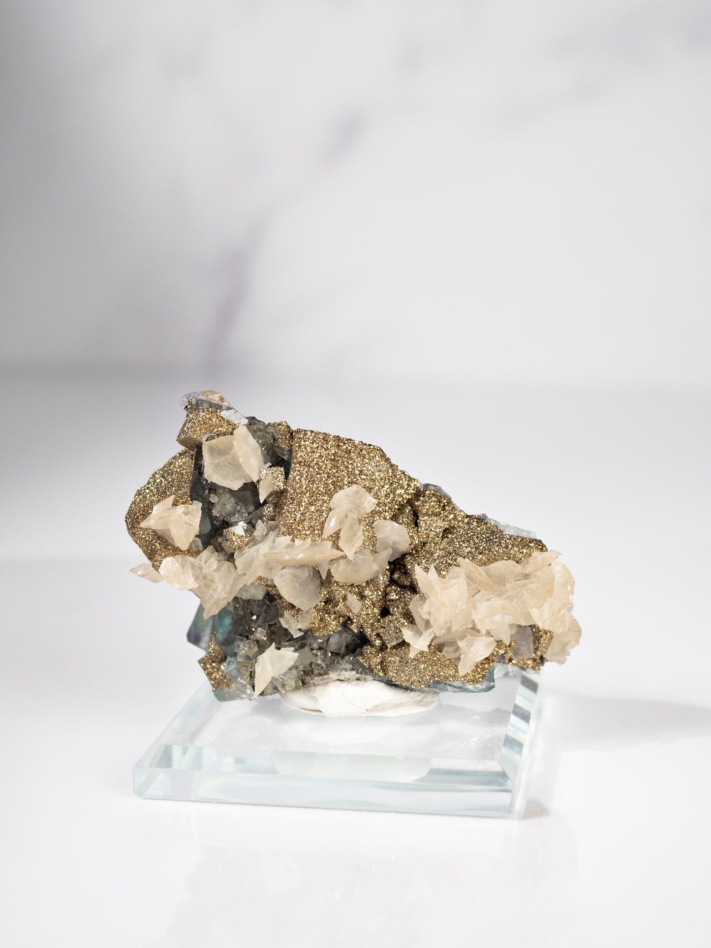 Fluorite, Chalcopyrite, Calcite from Yindu Mine, China