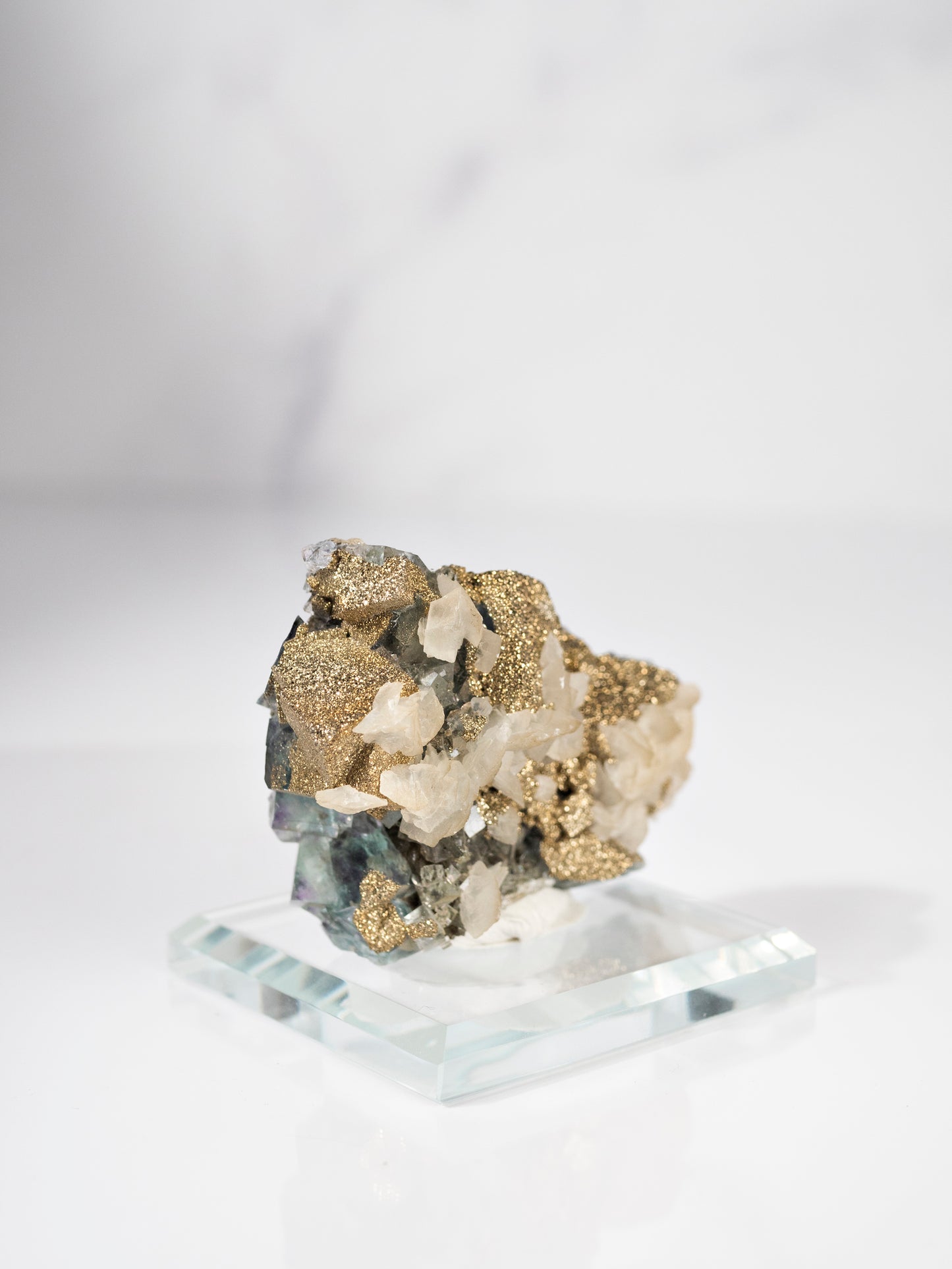 Fluorite, Chalcopyrite, Calcite from Yindu Mine, China