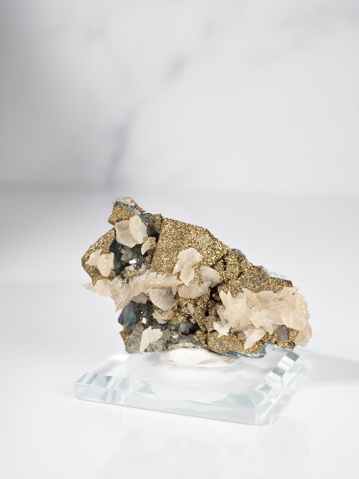 Fluorite, Chalcopyrite, Calcite from Yindu Mine, China