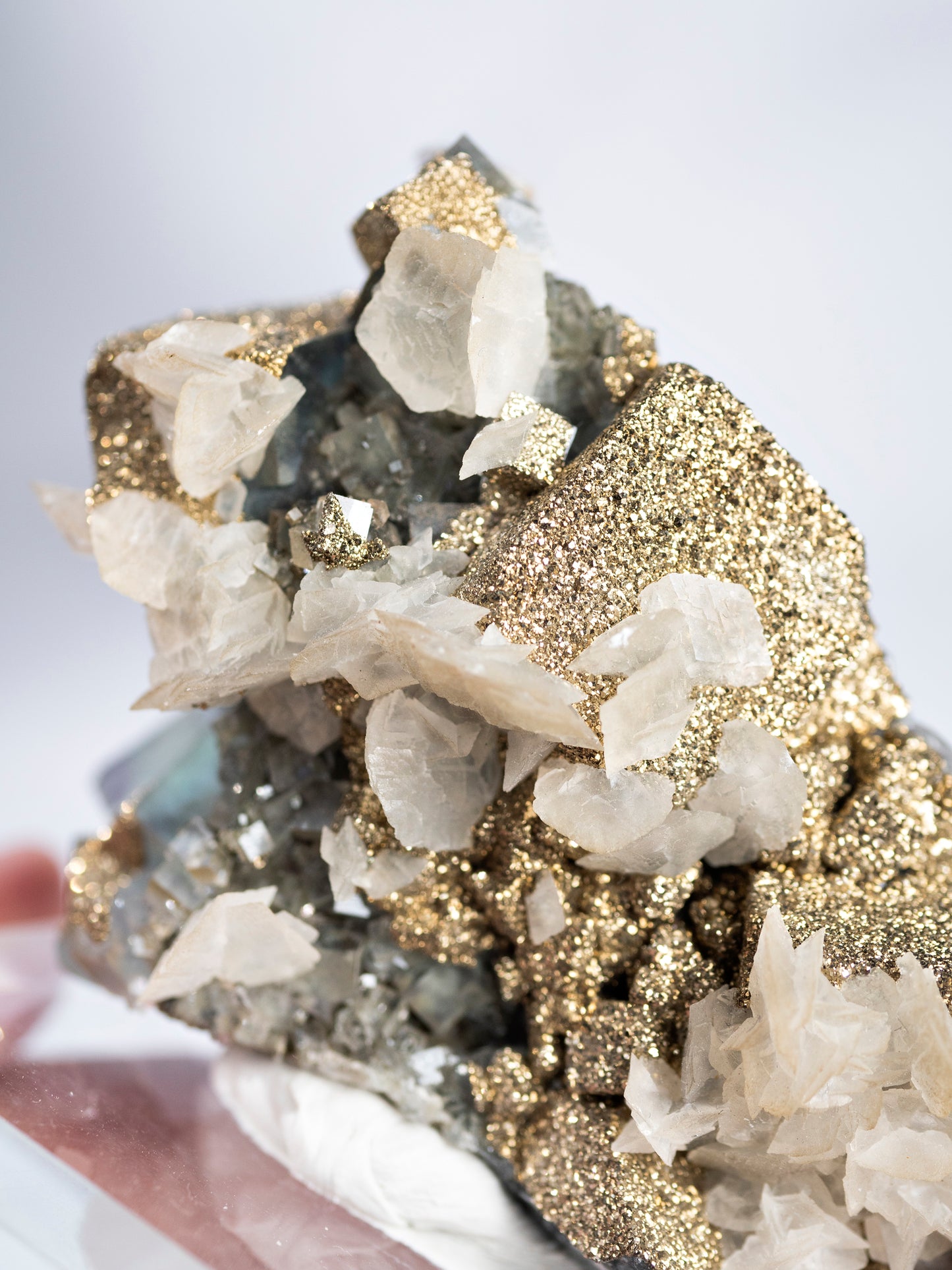 Fluorite, Chalcopyrite, Calcite from Yindu Mine, China