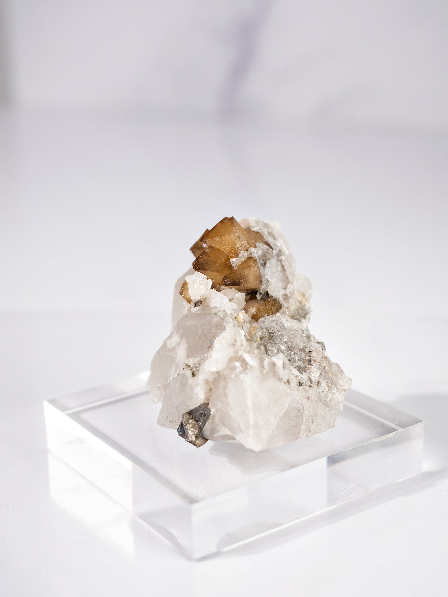 Quartz, Scheelite, Chalcopyrite from Yaogangxian Mine, China