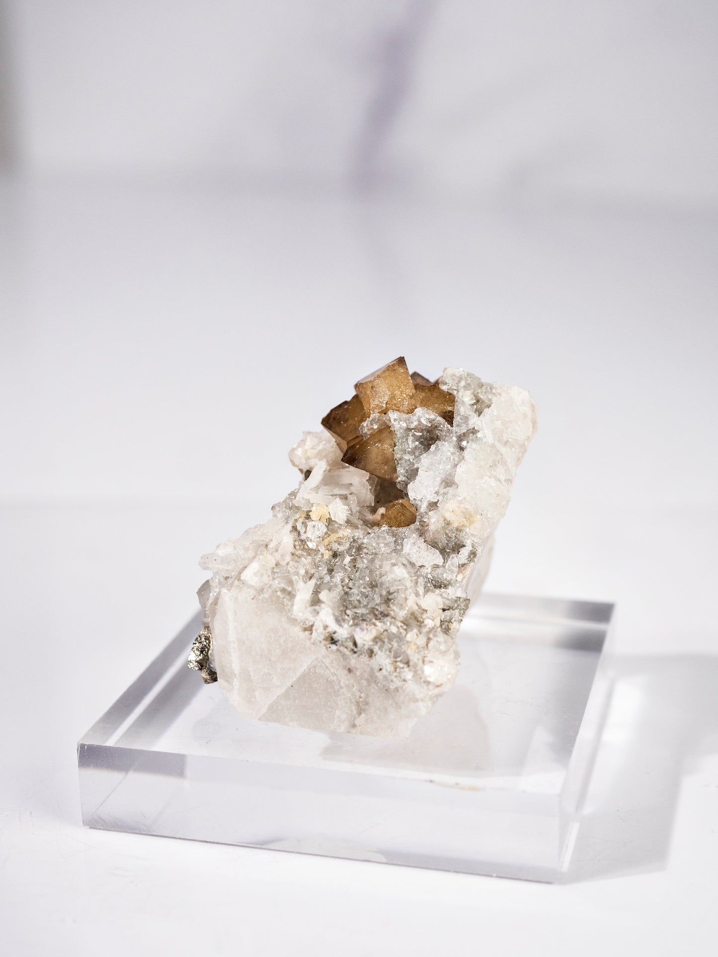 Quartz, Scheelite, Chalcopyrite from Yaogangxian Mine, China