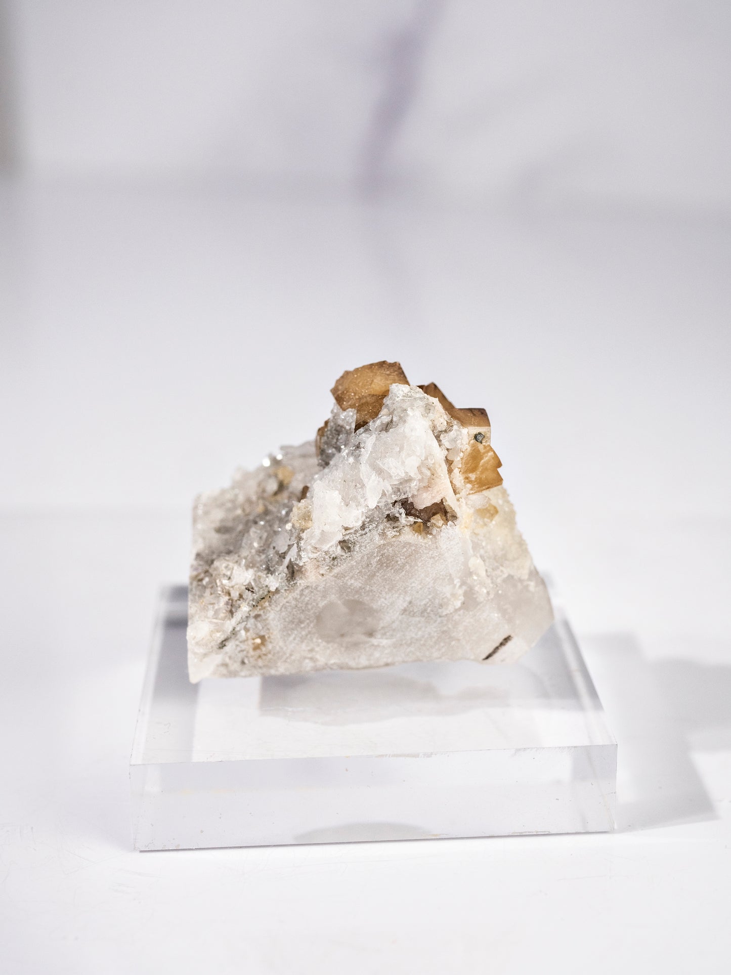 Quartz, Scheelite, Chalcopyrite from Yaogangxian Mine, China