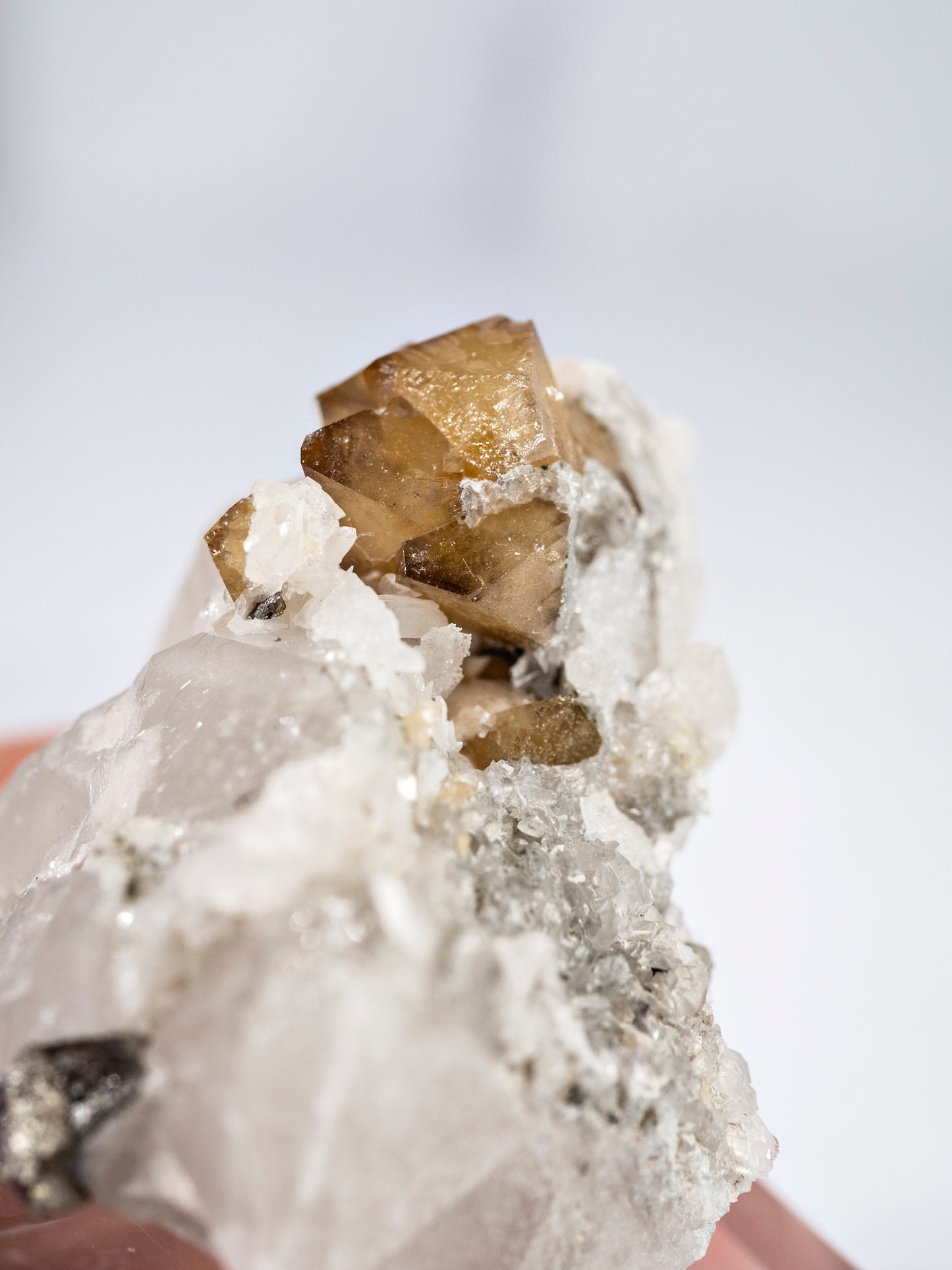 Quartz, Scheelite, Chalcopyrite from Yaogangxian Mine, China