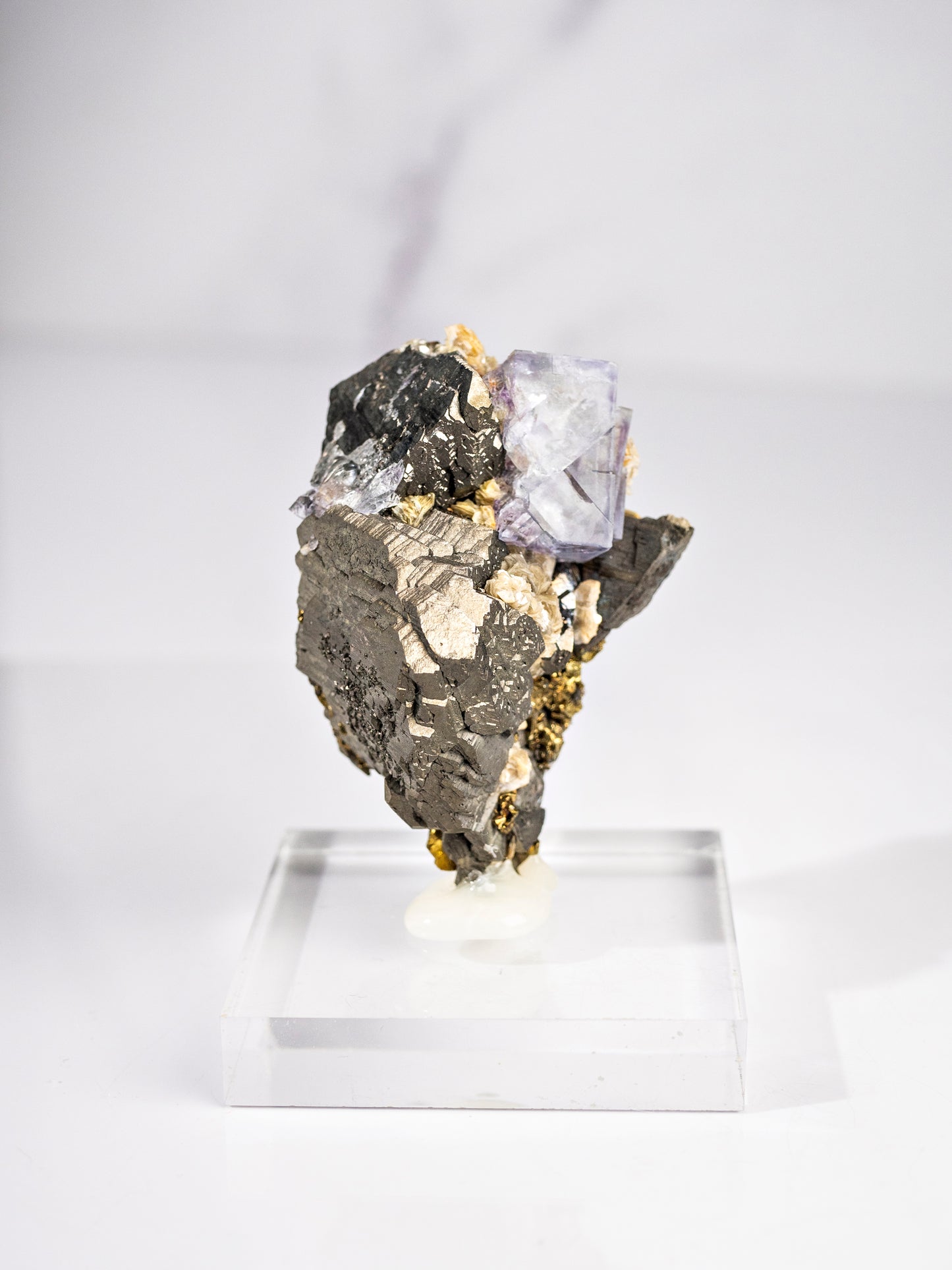 Arsenopyrite, Fluorite, and Muscovite from Yaogangxian Mine, China