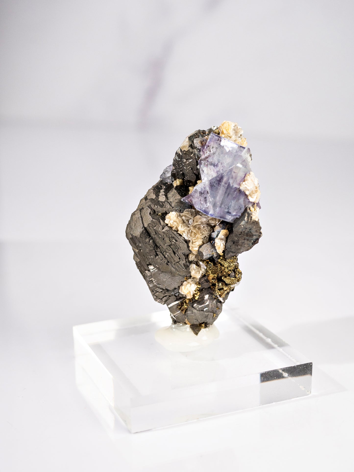 Arsenopyrite, Fluorite, and Muscovite from Yaogangxian Mine, China