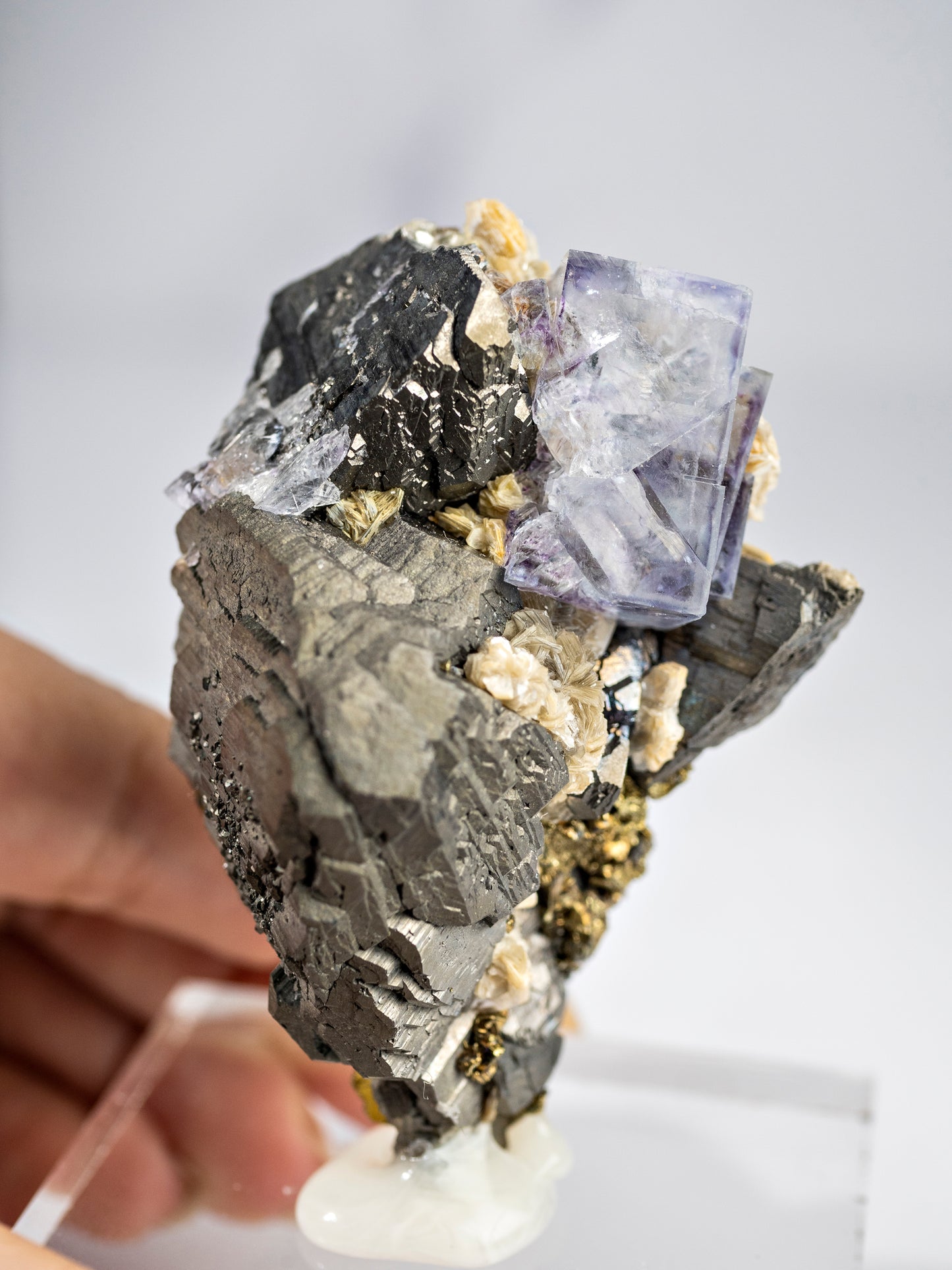 Arsenopyrite, Fluorite, and Muscovite from Yaogangxian Mine, China