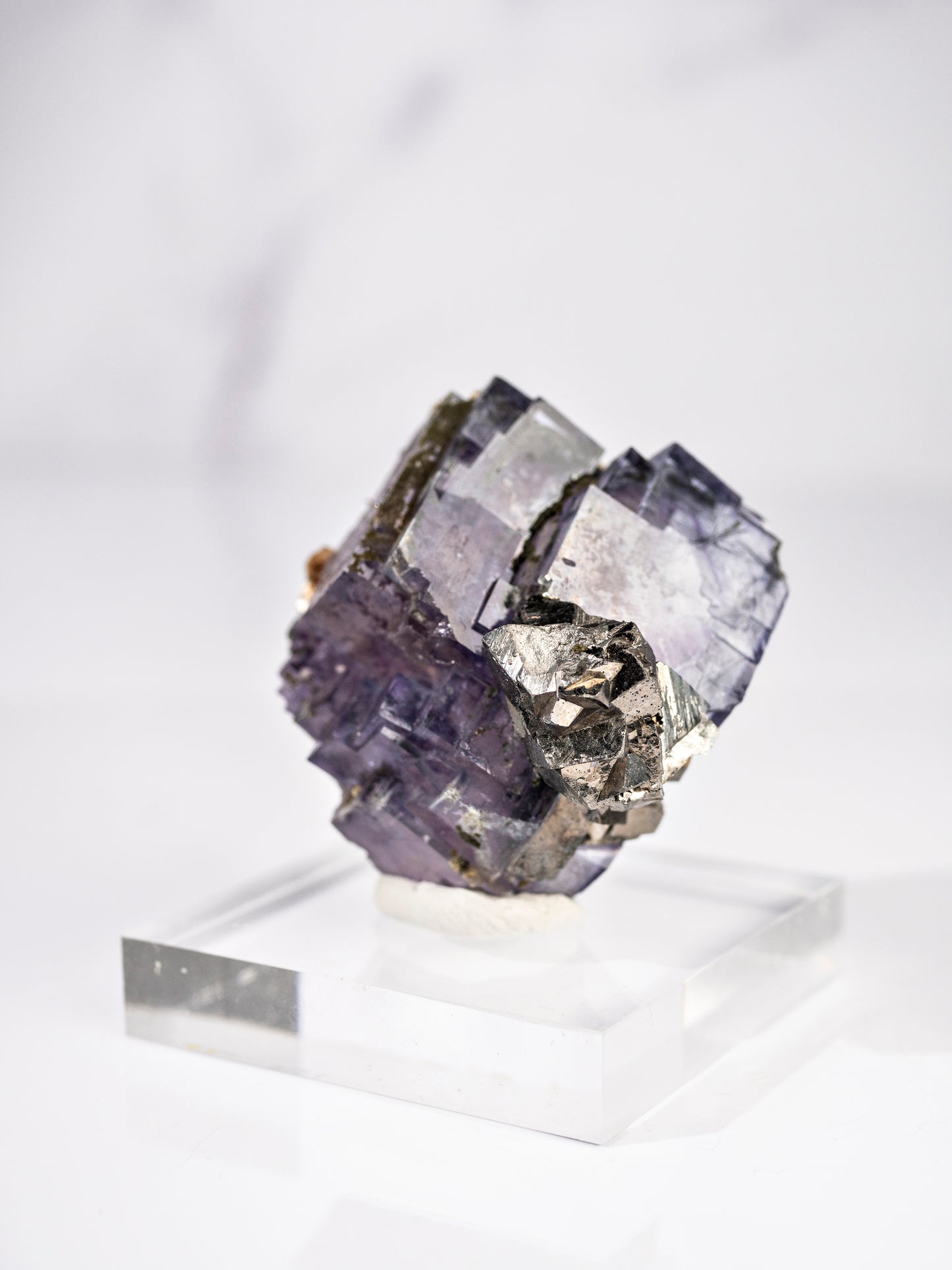 Fluorite with Bismuthinite and Arsenopyrite from Yaogangxian Mine, China