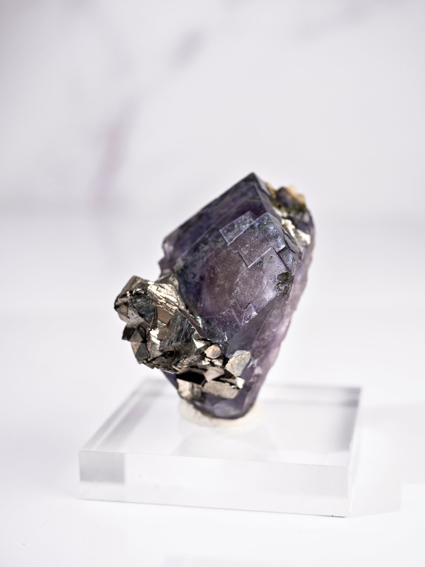 Fluorite with Bismuthinite and Arsenopyrite from Yaogangxian Mine, China