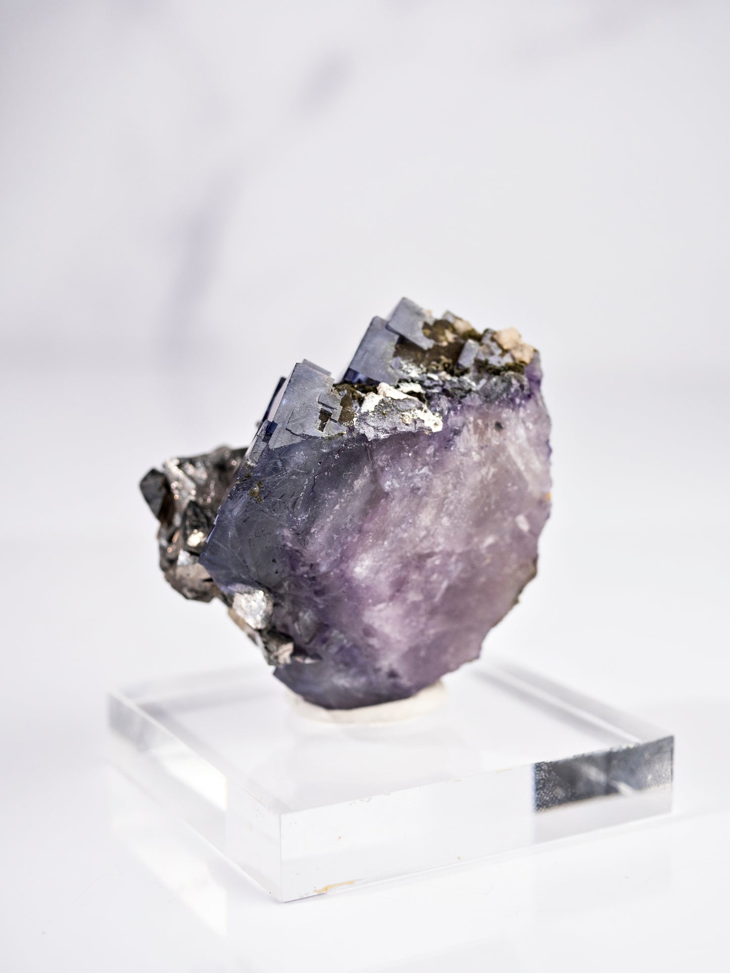 Fluorite with Bismuthinite and Arsenopyrite from Yaogangxian Mine, China