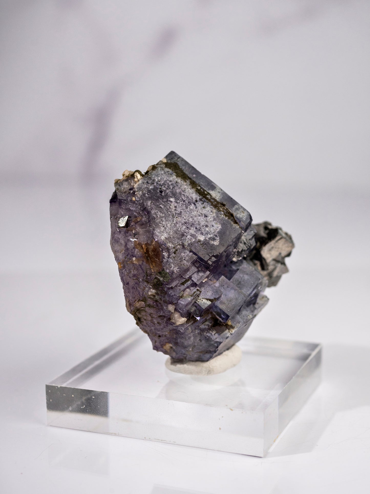 Fluorite with Bismuthinite and Arsenopyrite from Yaogangxian Mine, China