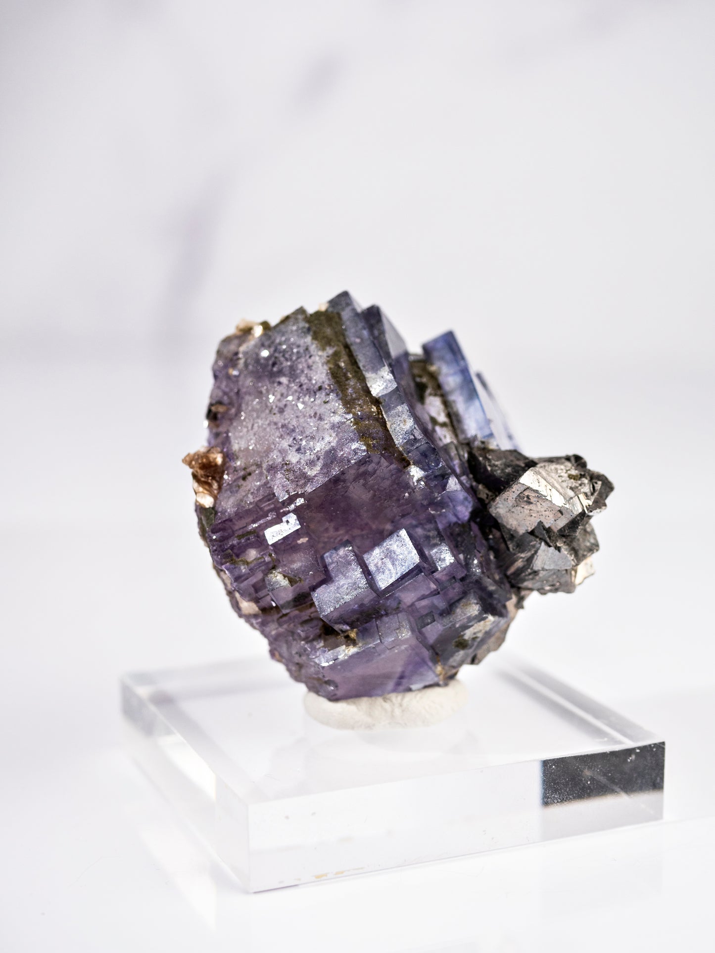 Fluorite with Bismuthinite and Arsenopyrite from Yaogangxian Mine, China