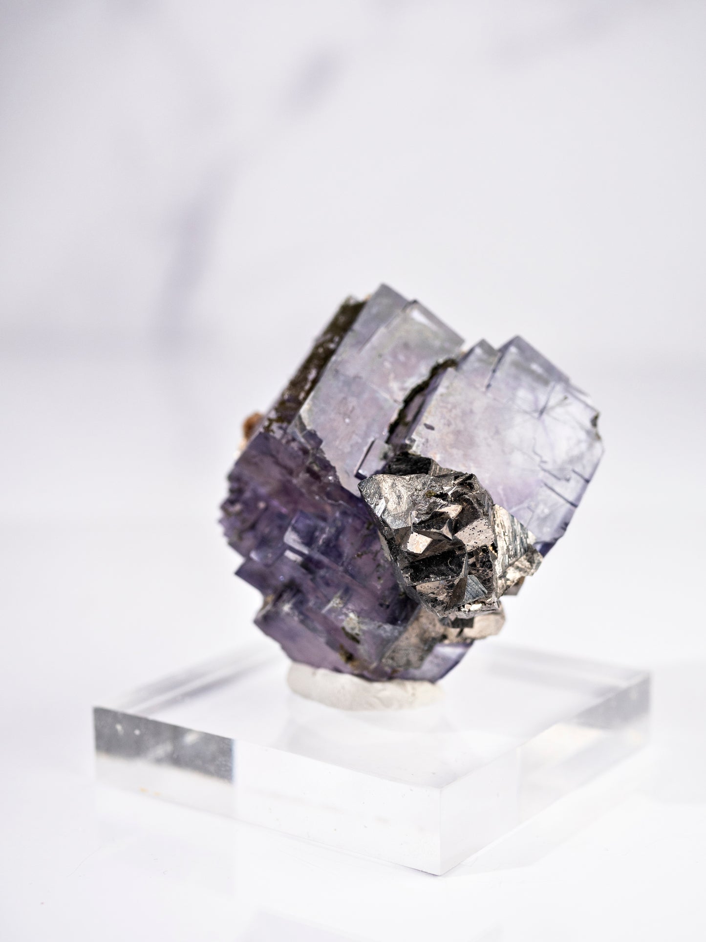 Fluorite with Bismuthinite and Arsenopyrite from Yaogangxian Mine, China